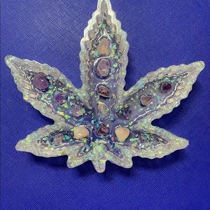 New Custom made hemp leaf ashtray with rose quartz and amethyst stones.